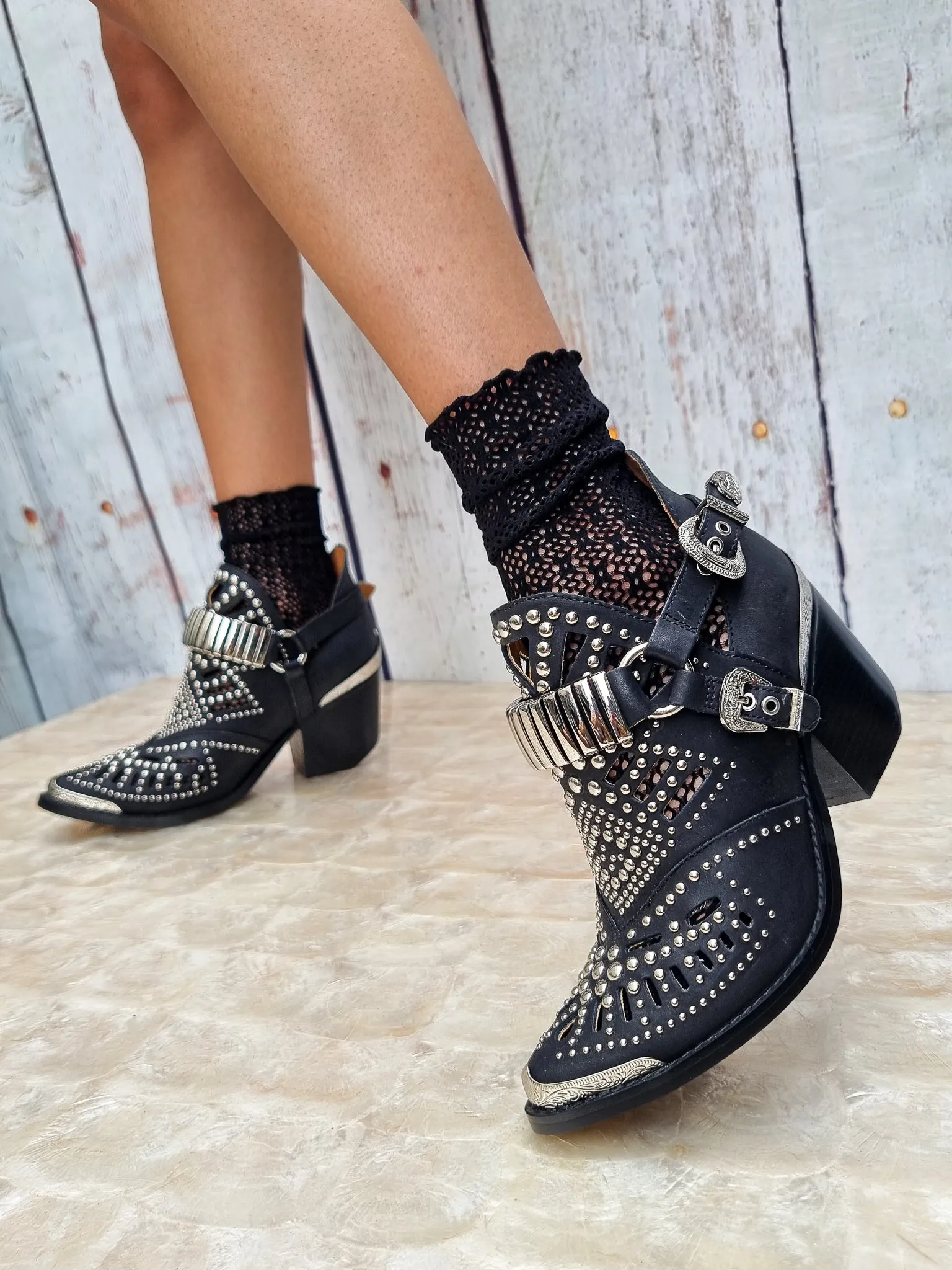 NETTED BLACK