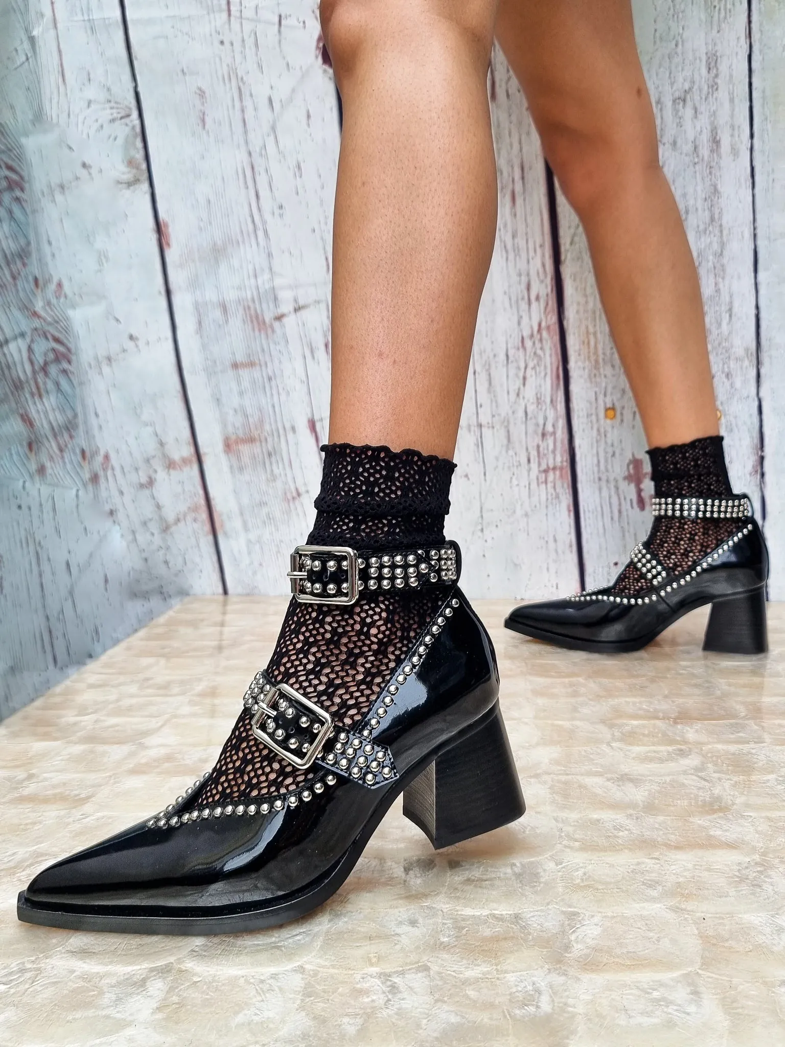 NETTED BLACK